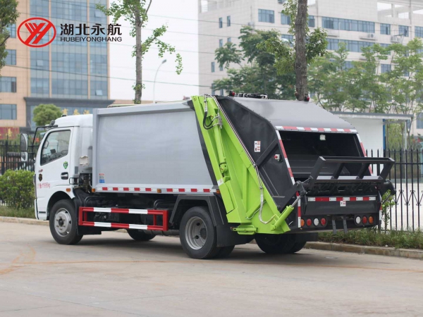 东风凯普特8方压缩式垃圾车