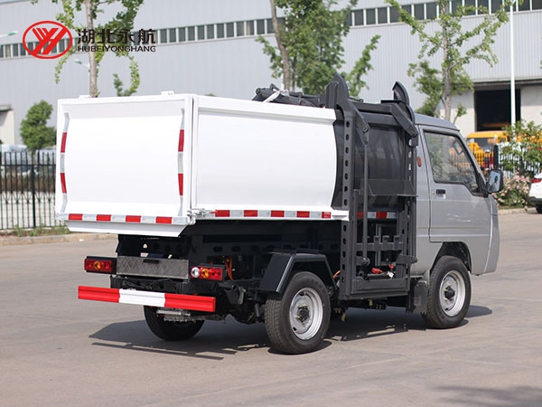 德力纯电动侧装垃圾车