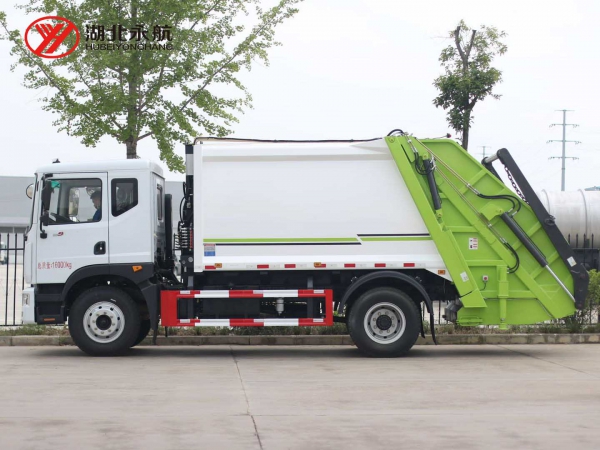 东风多利卡D9 10方压缩式垃圾车