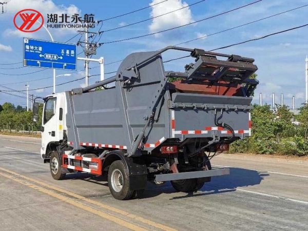 福田欧马可7方无泄漏压缩式垃圾车