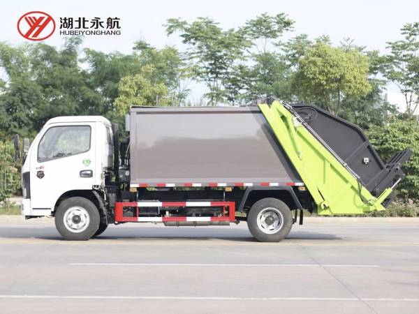 东风小多利卡6方压缩式垃圾车