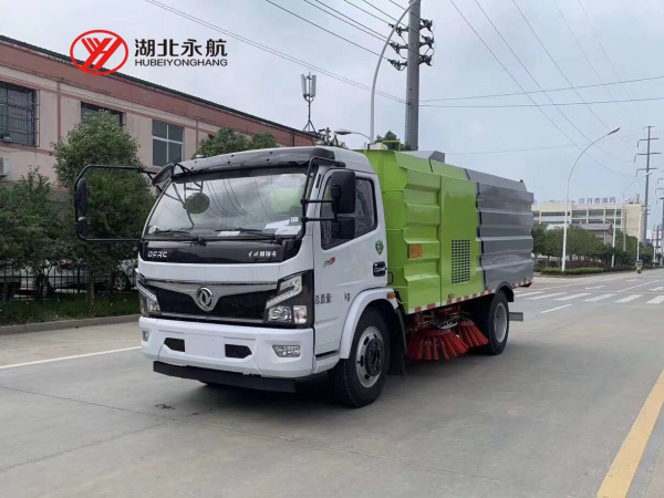 东风大多利卡扫路车