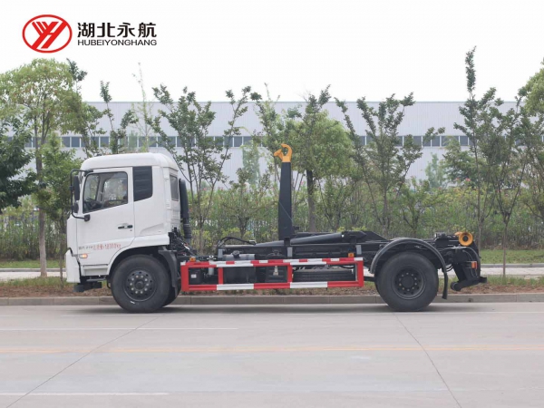 东风天锦钩臂垃圾车