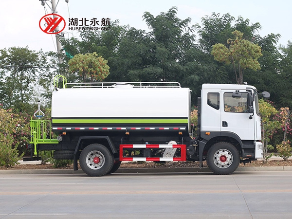 东风多利卡D9洒水车