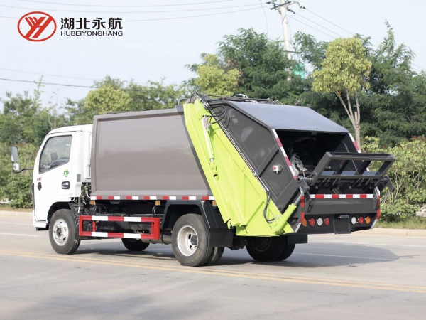东风小多利卡6方压缩式垃圾车