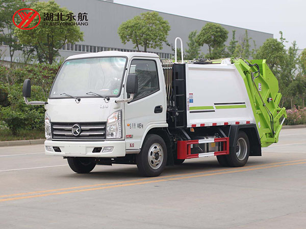 凯马4方压缩式垃圾车