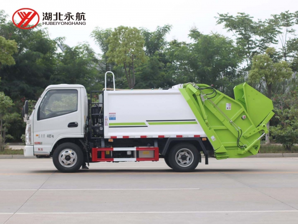 凯马4方压缩式垃圾车