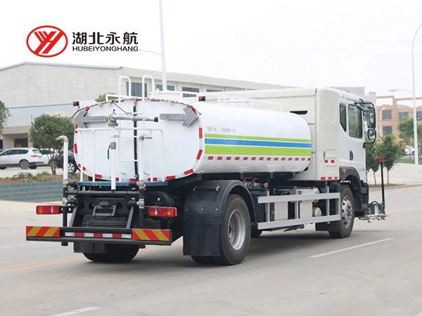 东风华神纯电动路面清洗车