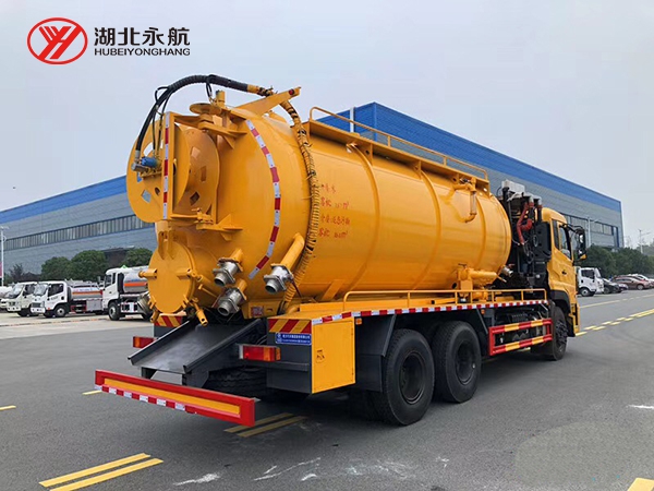 东风天龙吸污车