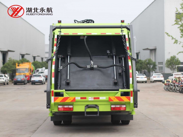东风多利卡D9 10方压缩式垃圾车