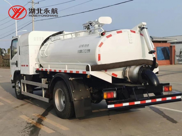 庆铃纯电动吸粪车