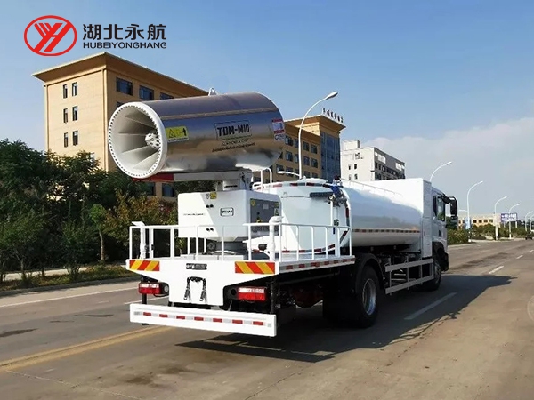 东风多利卡D9纯电动抑尘车