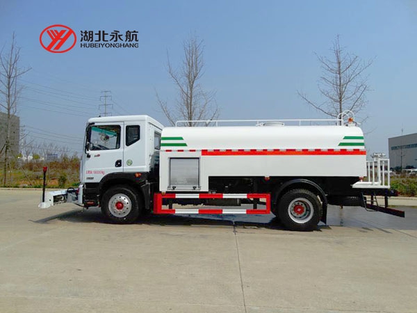 东风多利卡D9路面清洗车