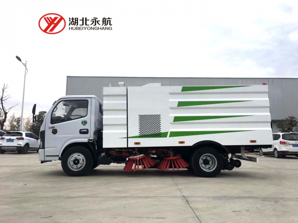 东风小多利卡扫路车