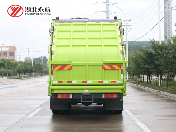 东风天龙18方压缩式垃圾车