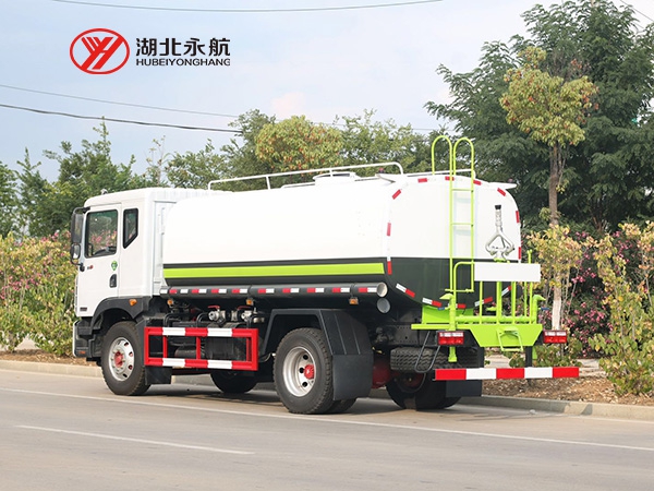 东风多利卡D9洒水车