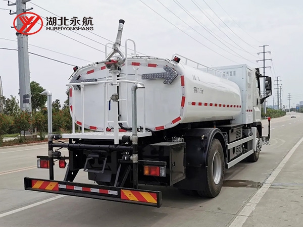 庆铃18吨纯电动路面清洗车