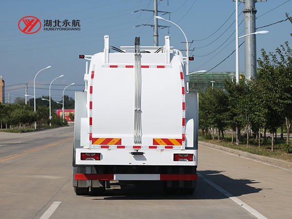 上汽跃进18吨纯电动餐厨垃圾车