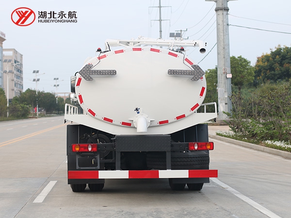 东风天锦吸粪车