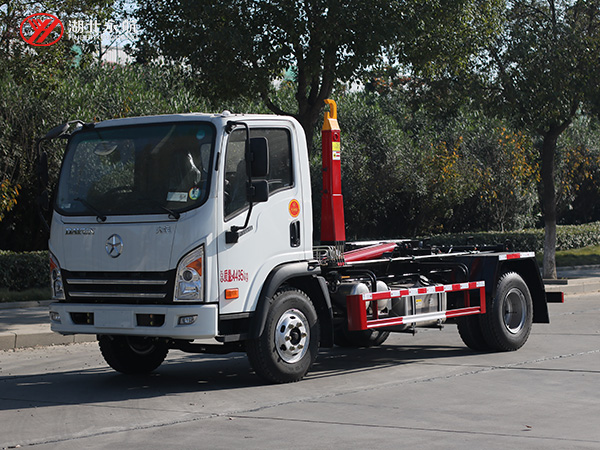 大运钩臂垃圾车