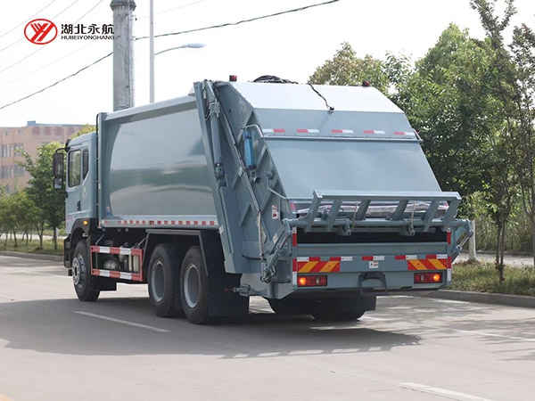 东风华神T5 18方压缩式垃圾车
