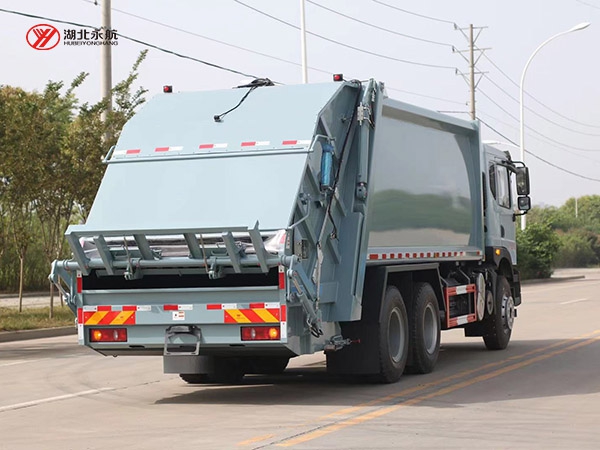 东风华神T5 18方压缩式垃圾车