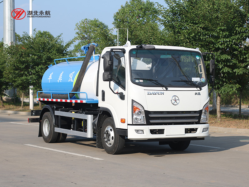 大运吸粪车