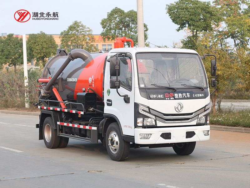 东风小多利卡吸污车