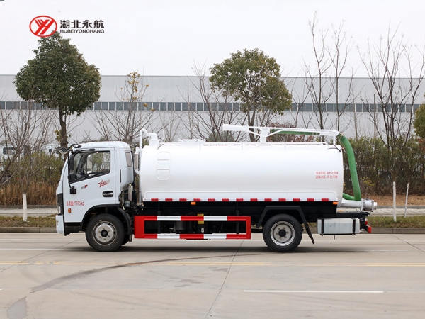 东风大多利卡吸粪车