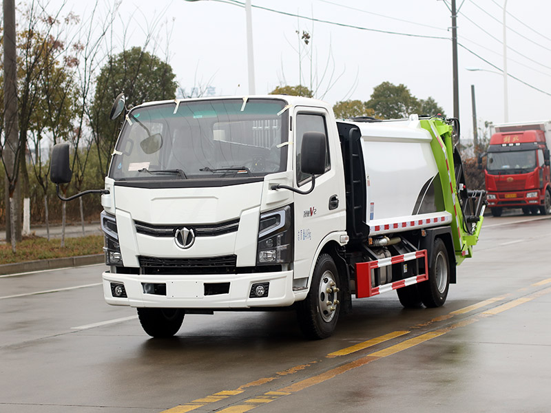 飞碟奥驰5方压缩式垃圾车（限高）