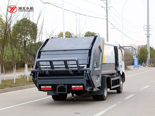 东风福瑞卡（天然气）6方压缩式垃圾车