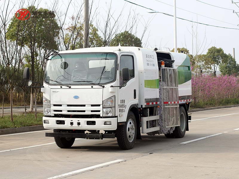 庆铃纯电动护栏清洗车