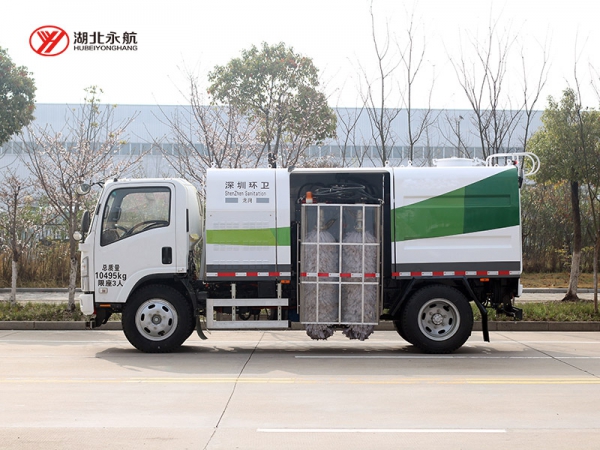 庆铃纯电动护栏清洗车