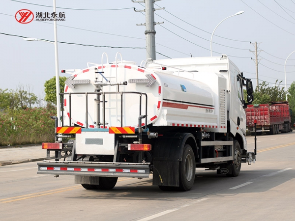 比亚迪T18纯电动路面清洗车