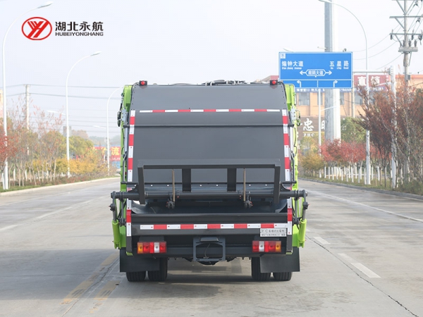 跃进C500 8方压缩式垃圾车