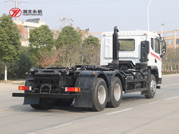 东风华神DV5钩臂垃圾车