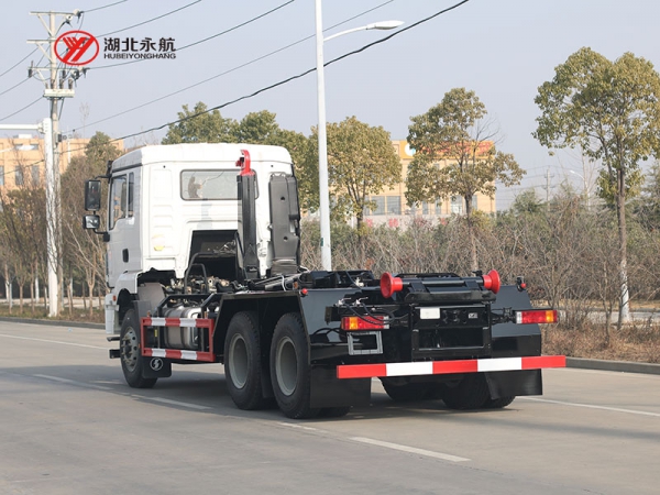 陕汽德龙新M3000钩臂垃圾车