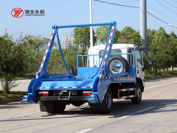 东风大多利卡摆臂垃圾车
