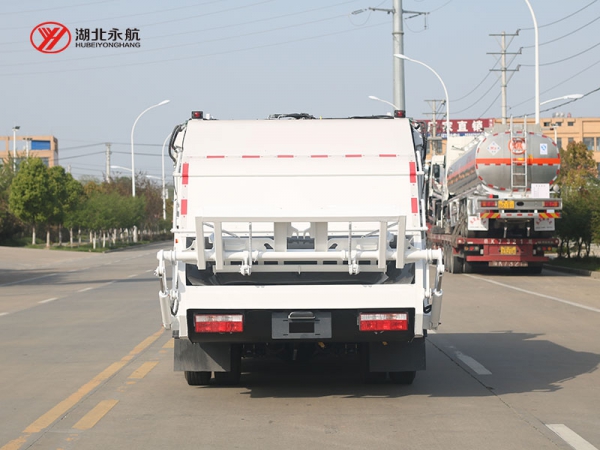 东风凯普特纯电动7方压缩式垃圾车