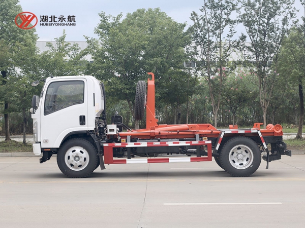 五十铃700P钩臂垃圾车