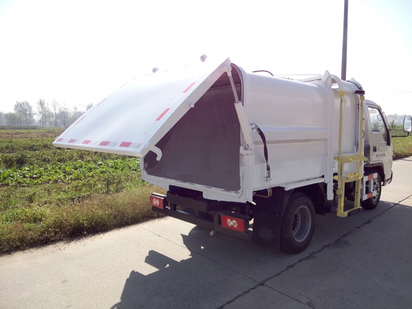 自装卸式垃圾车