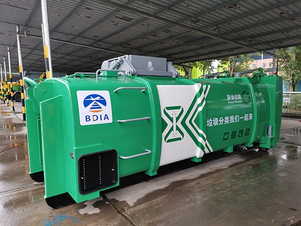 移动压缩式垃圾箱