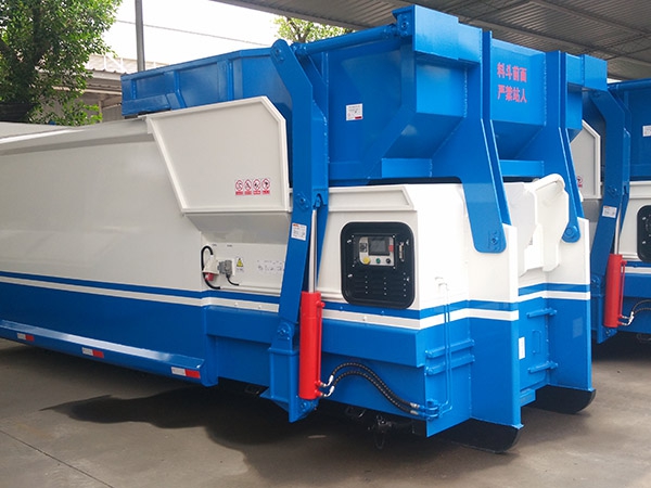 移动压缩式垃圾箱