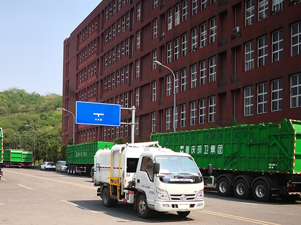 自装卸式垃圾车